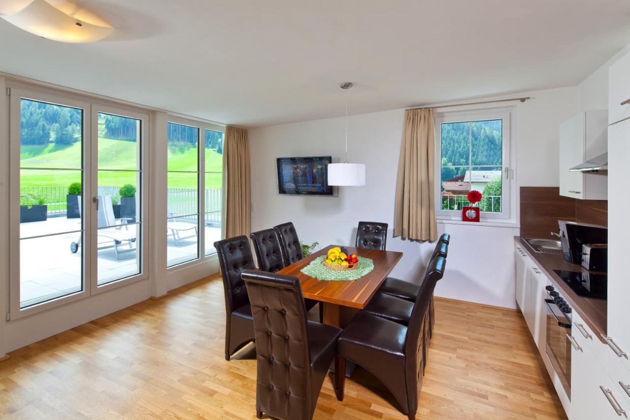 Apart Mountain Lodge Mayrhofen Rom bilde